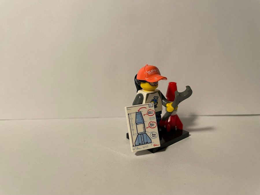 LEGO Collectible Minifigures: Series 20 - Space Fan (2020)