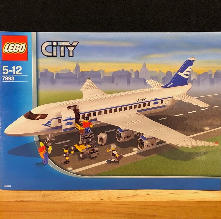 LEGO City 7893 BEG "Passenger Plane" - lanserad 2006 begagnat från Peklek!