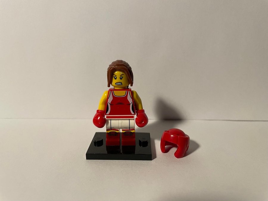 LEGO Collectible Minifigures: Series 16 - Kickboxer (2016)