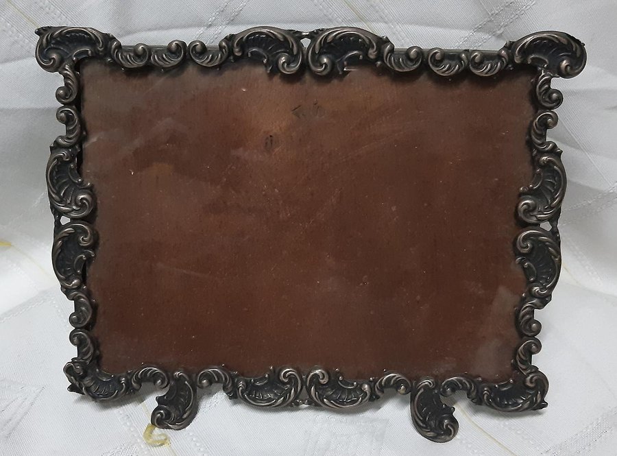 Vintage Beautiful frame crafted in antique silver