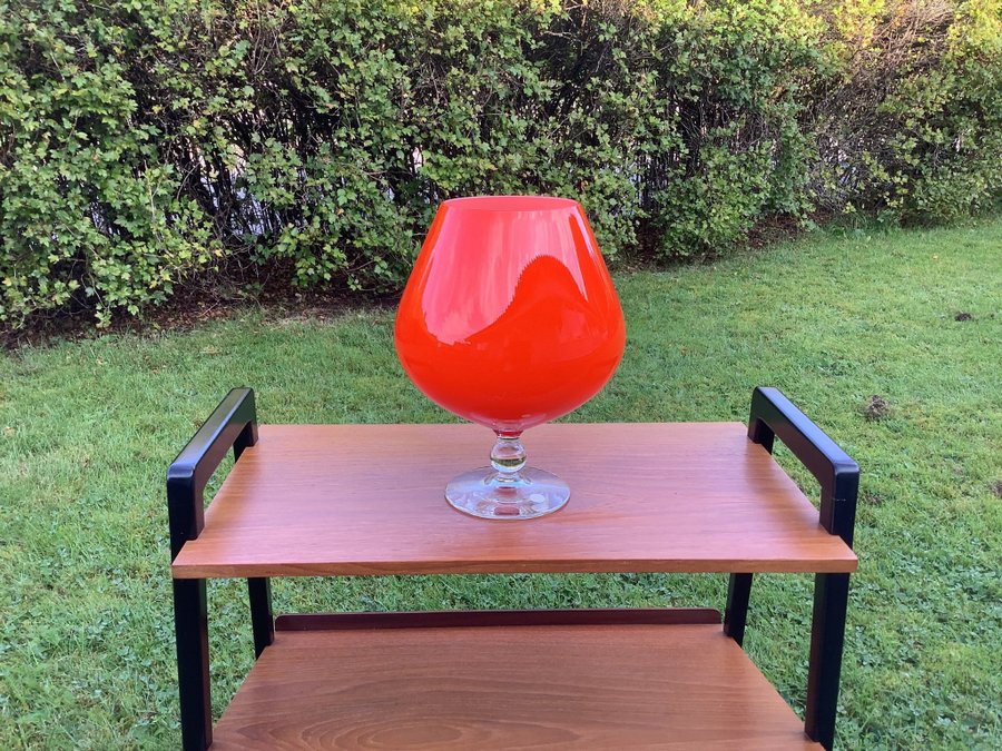 Retro Gigantisk stor orange Glas kupa 1960-tal vintage glaskupa 24cm hög