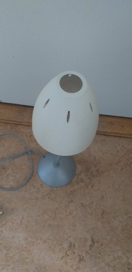 Charmig bordslampa fönsterlampa med stål lampskärm 37 cm hög