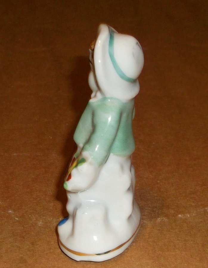 Figurin Pojke med blomkorg porslin 1940-tal Import