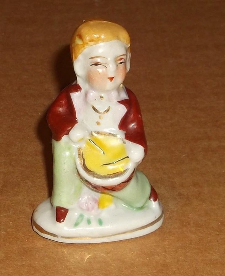 Figurin Pojke med trumma porslin 1940-tal Import Japan