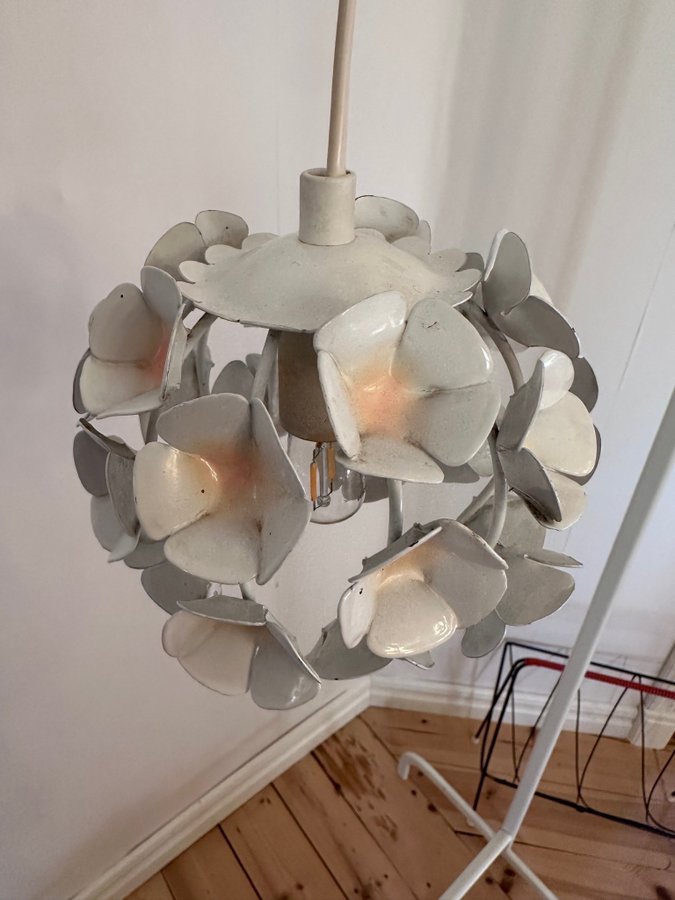 50 -60 tals Taklampa Fönsterlampa Italien Dekor Blommor med bemålad metall