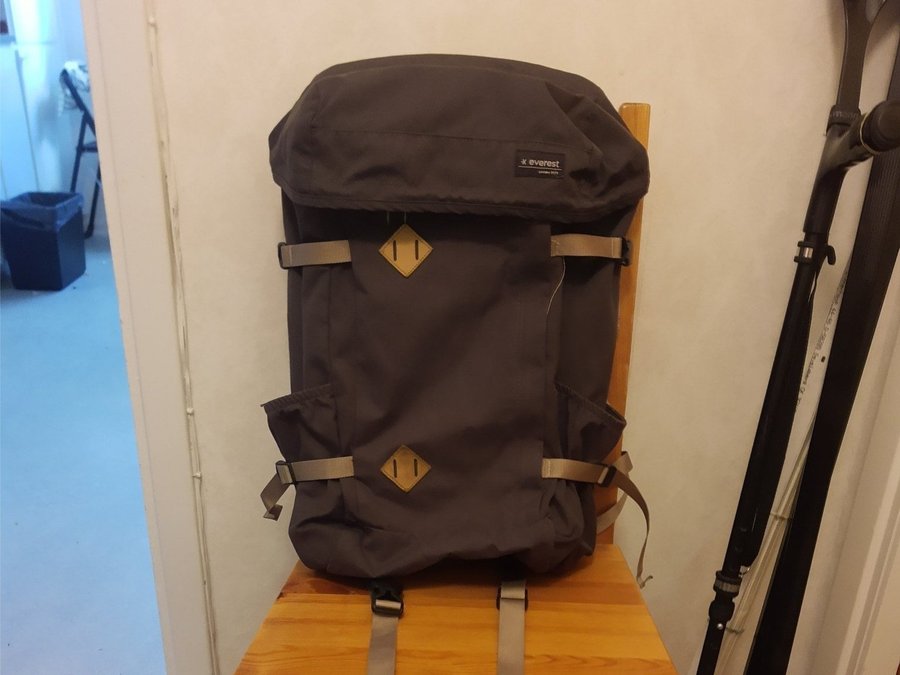 Everest ryggsäck 28L vintagemodellmörkgrå