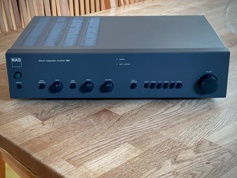 NAD 304 Stereo Integrerad Förstärkare