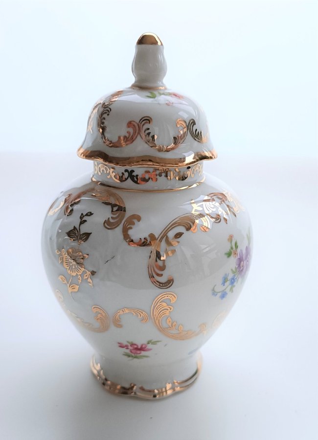 urna i porslin (Urn porcelain Scherzer Bavaria, Germany)