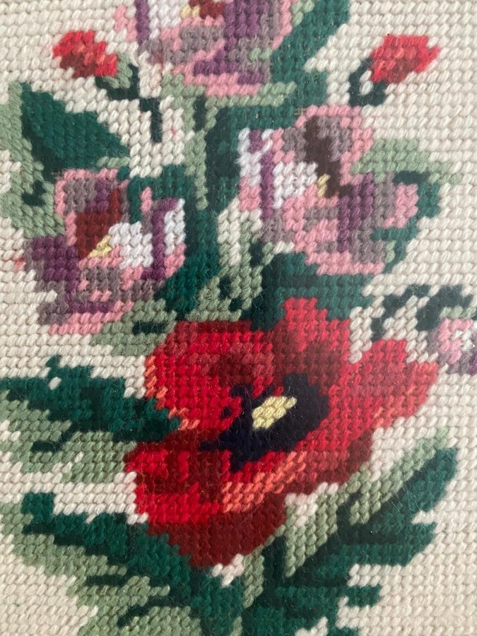 Retro handbroderad tavla blommor