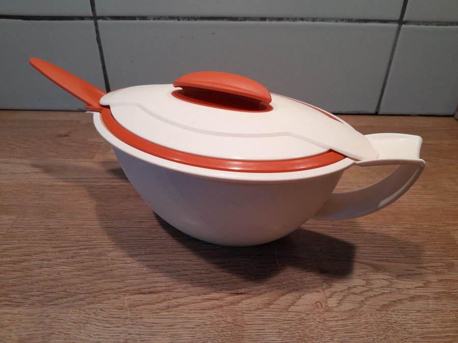 ISO DUO såskanna med slev från TUPPERWARE till servering 550 ml ISODUO