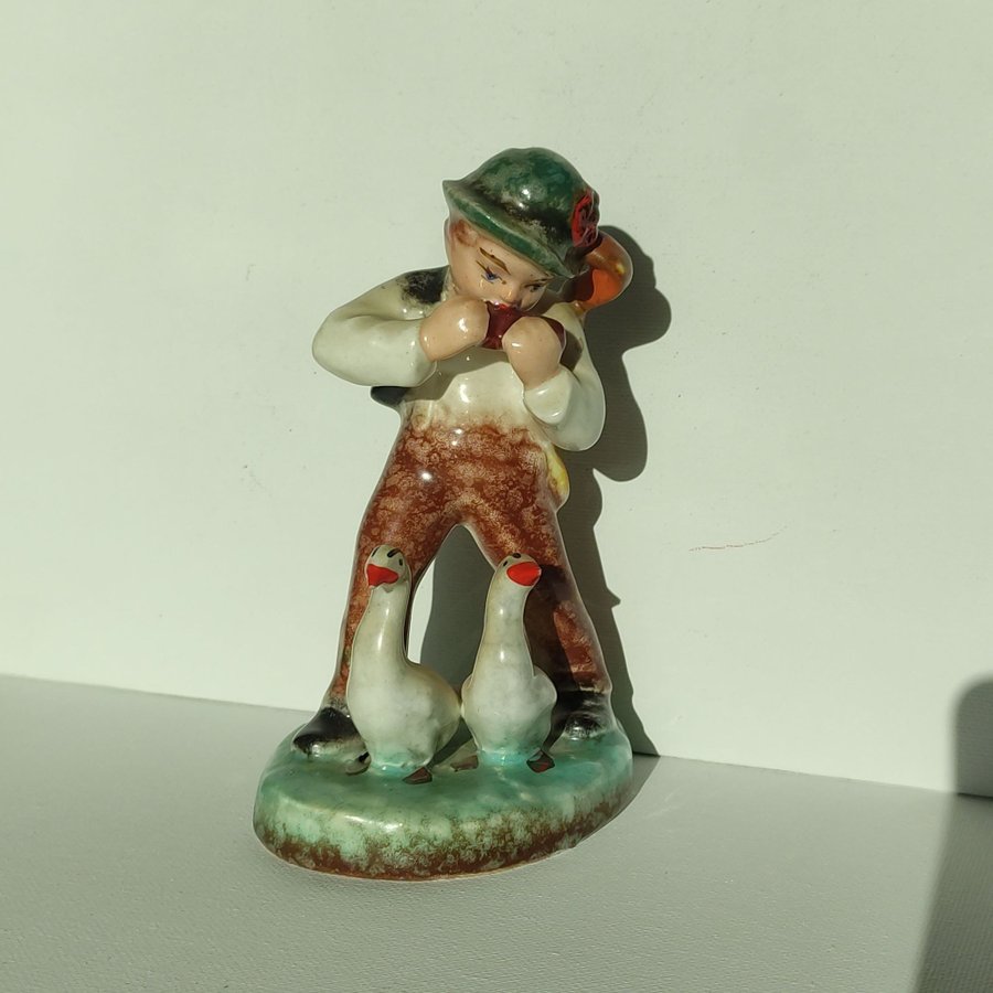 Vintage-Porslin-Figur-Pojke med gäss-Tjeckiska