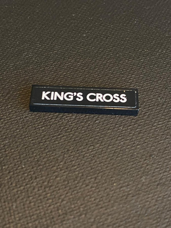 Black Tile 1 x 4 with White 'KING'S CROSS' - LEGO - 2431pb588