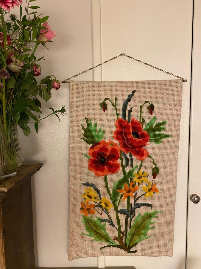 Retro väggbonad bonad vepa vallmo handbroderad blommor bonadshängare