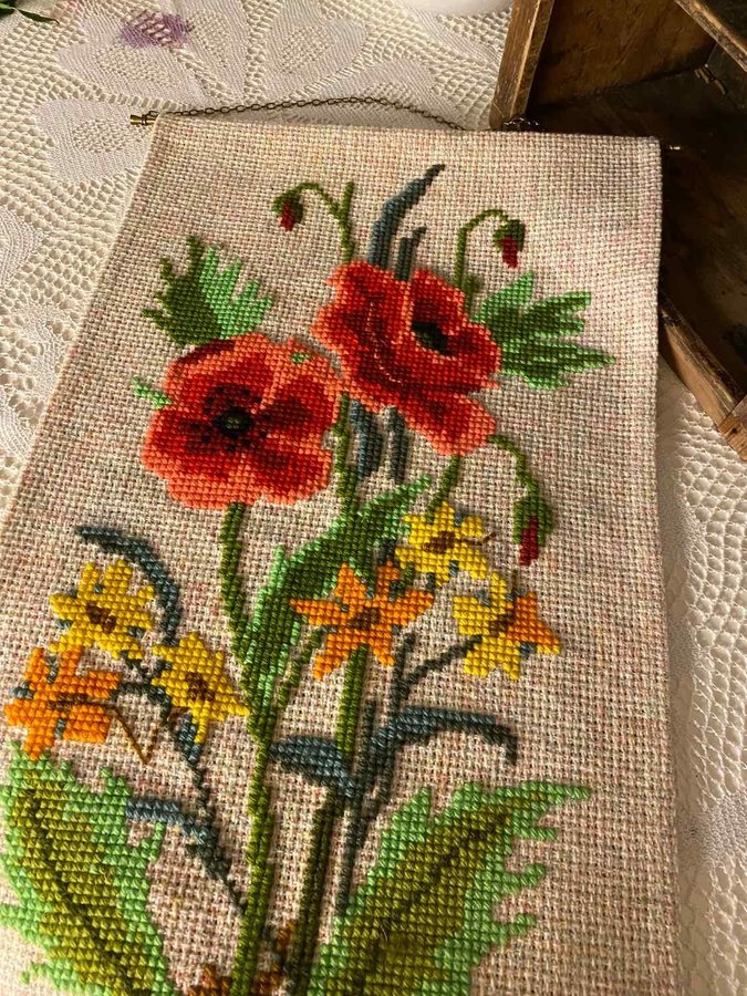 Retro väggbonad bonad vepa vallmo handbroderad blommor bonadshängare