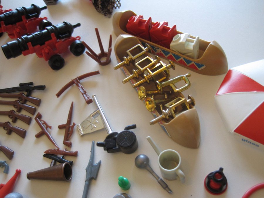 Playmobil Accessories Vintage - includes cannons  balls!!