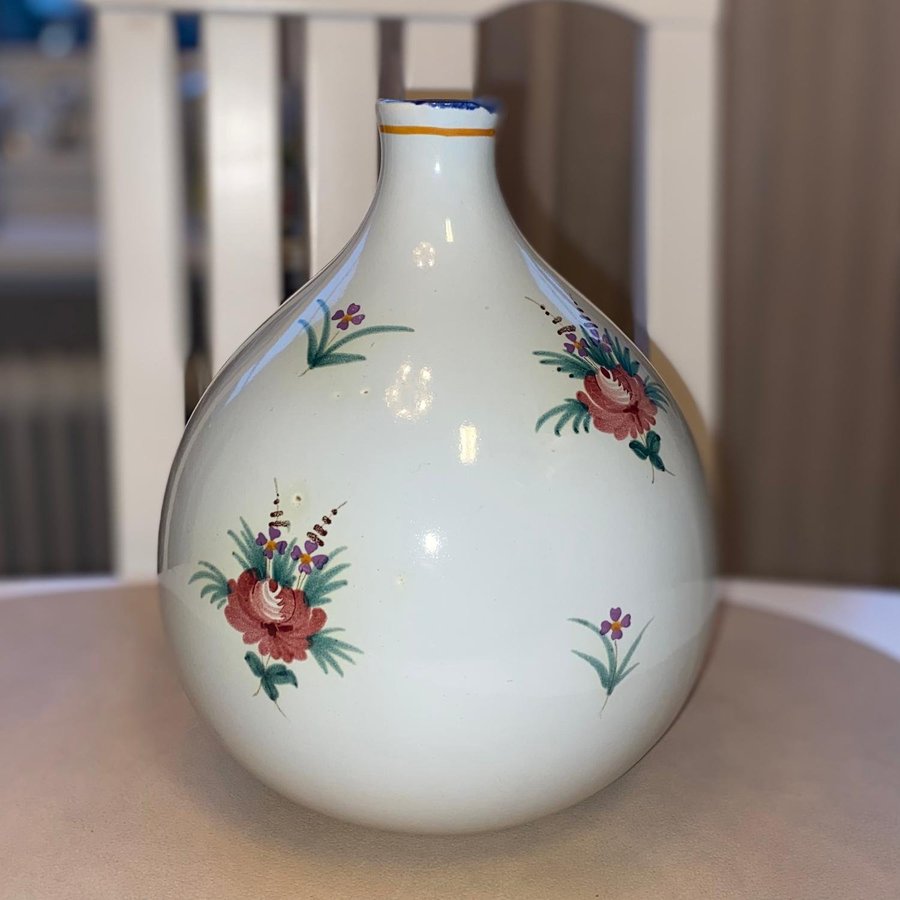 Ljusblå bottlevase/flaskas med blommor/rosor France Retro vintage vas