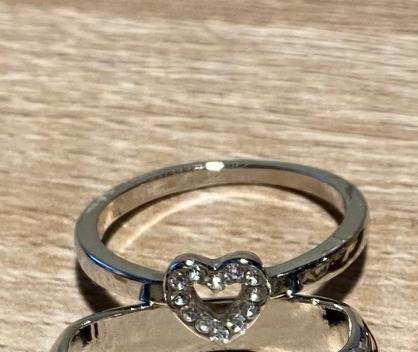 Ny Ring Strasshjärta 18mm Silvrig Vacker Hjärtring Hjärta Strass Fin Present