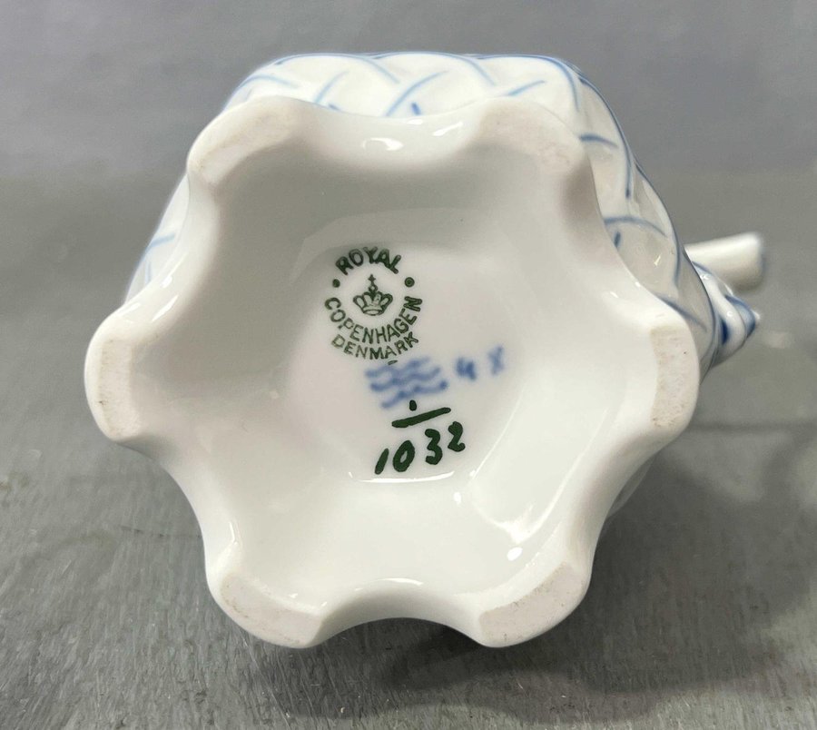 KUNGLIG DANSK - ROYAL COPENHAGEN MUSSELMALET HELTBLOND GRÄDDKANA 1/1032