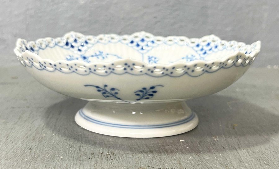 KUNGLIG DANSK - ROYAL COPENHAGEN  MUSSELMALET HELTBLOND GRÄDDKANA 1/1023