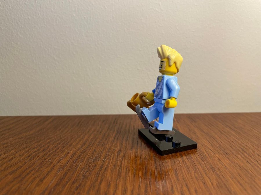 LEGO Collectible Minifigures: Series 22 - Figure Skating Champion (2022)