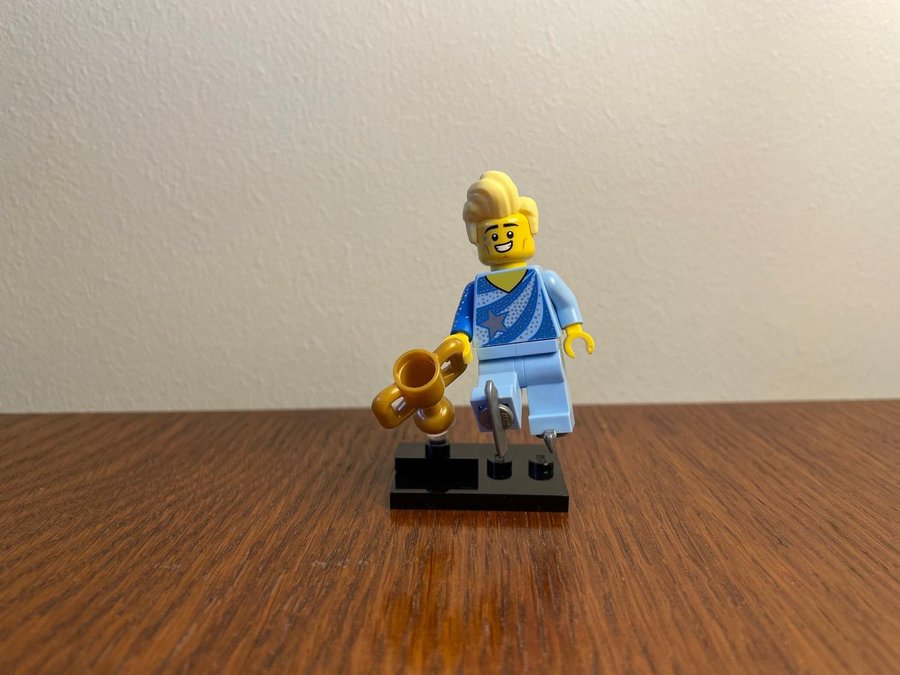 LEGO Collectible Minifigures: Series 22 - Figure Skating Champion (2022)