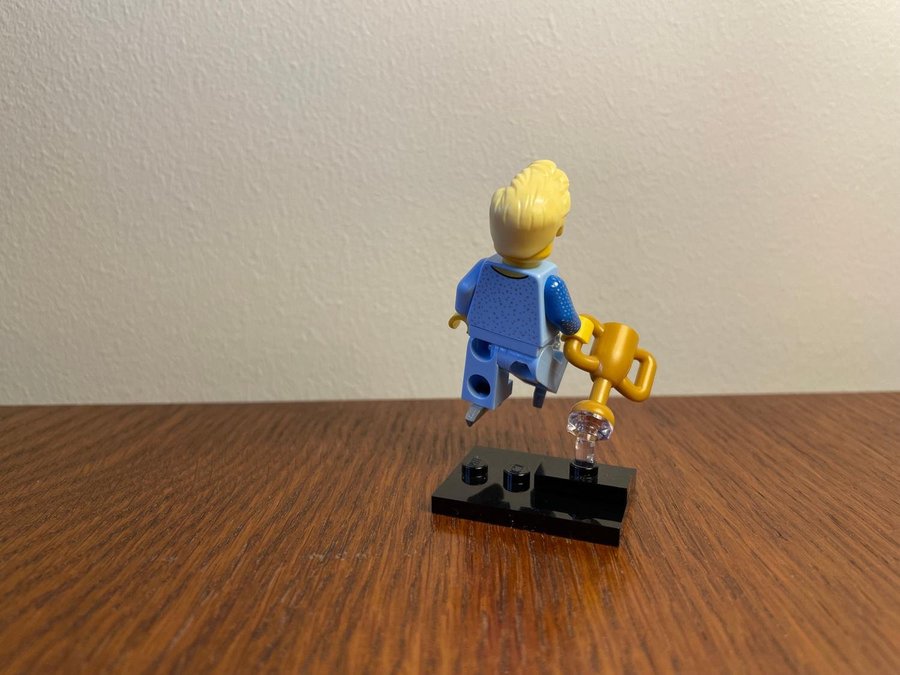 LEGO Collectible Minifigures: Series 22 - Figure Skating Champion (2022)