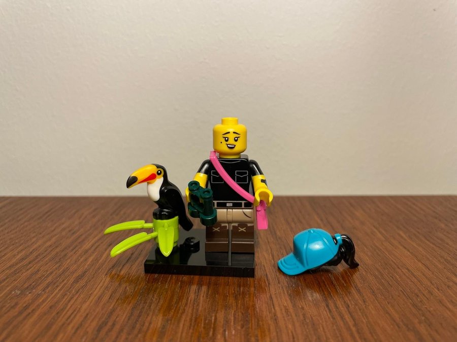 LEGO Collectible Minifigures: Series 22 - Birdwatcher (2022)