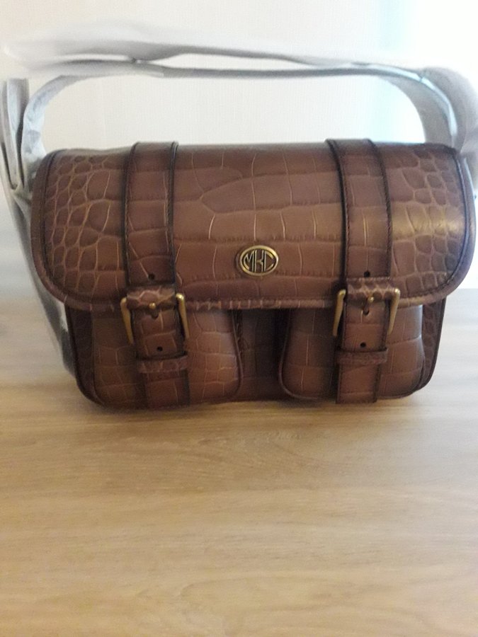 MICHAEL KORS Collection Italy Präglat Läder Messenger Väska Simone Ny 12900 kr