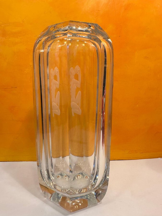 VAS glas Elis Bergh och dekoren av Gunnar Widholm Kosta 30 talet