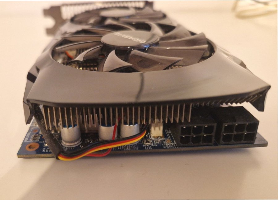 GIGABYTE NVIDIA GeForce GTX 460 1G DDR5 GV-N460OC-1GI PCIe Video Graphics Card