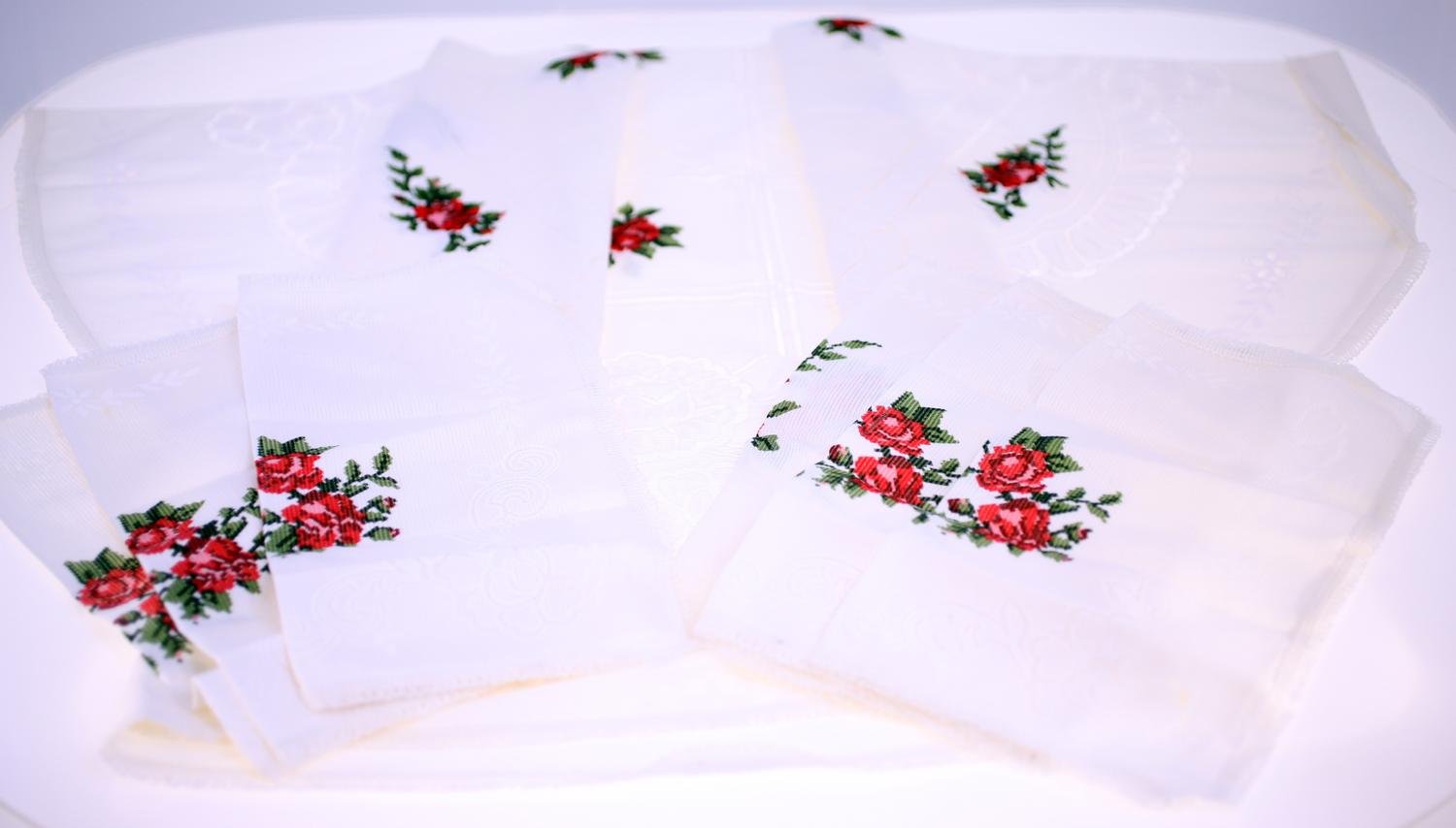 Vintage NEW tablecloth with 6 matching napkins-circa 1950s/1960s UK-Weight 454g