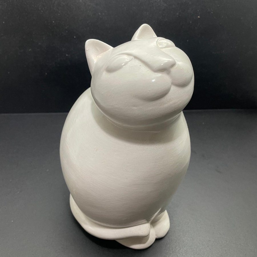 Behaglig Katt | Keramik figurin i vitt | 21 cm