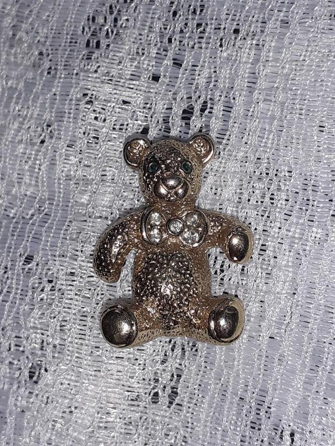 Brosch Nallebjörn Från guldfynd från 1980 talet