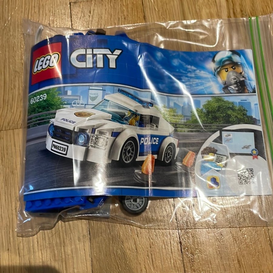 LEGO City Polisbil 60239