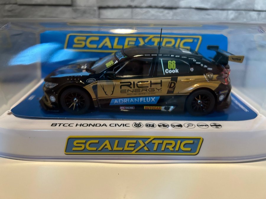 Scalextric C4409 BTCC Honda Civic FK8 Type R Josh Cook