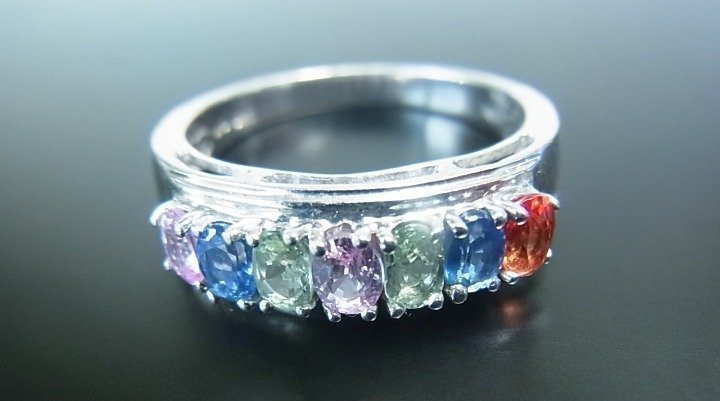 GEMSTONE RING MULTICOLOR SILVER signerad HARRY IVENS.