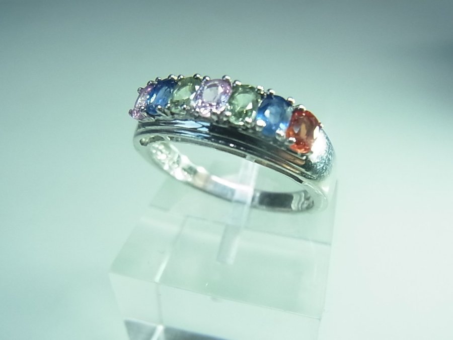 GEMSTONE RING MULTICOLOR SILVER signerad HARRY IVENS.