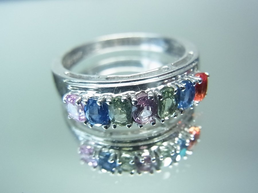 GEMSTONE RING MULTICOLOR SILVER signerad HARRY IVENS.