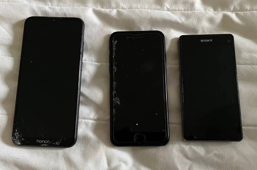 Old mobile phones (rep)