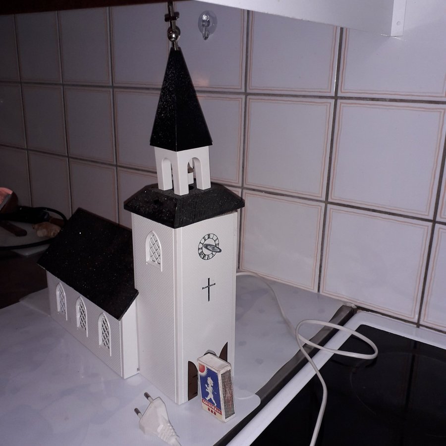 JULKYRKA / Med ljus och ljud / SPELVERK / SVART