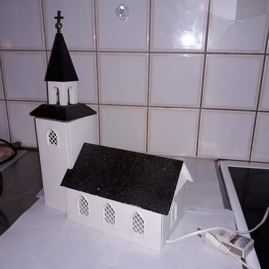 JULKYRKA / Med ljus och ljud / SPELVERK / SVART