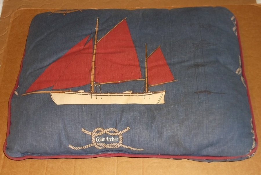 Kudde med skepp Colin Archer blå kudde skepp med röd segel knopar kajutan