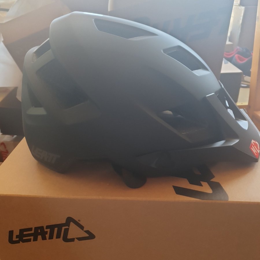 Leatt helmet allmtn mtb 1.0 blk M