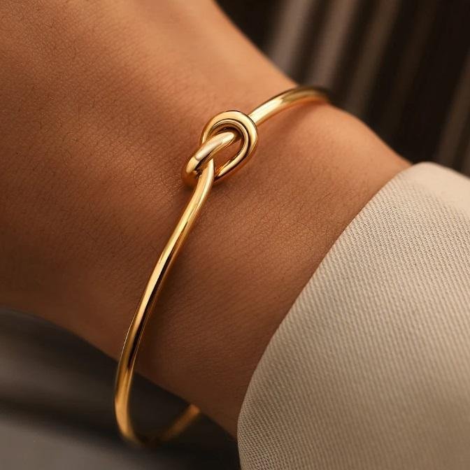 Underbart 14K guld armband justerbar knut guldpläterad stål Nickelfri trend knot