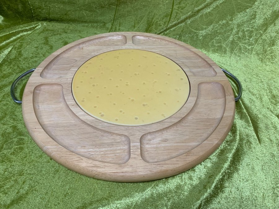 Stor trä bricka ostbricka ostfat uppläggningsfat servering tapas plockmat D40cm