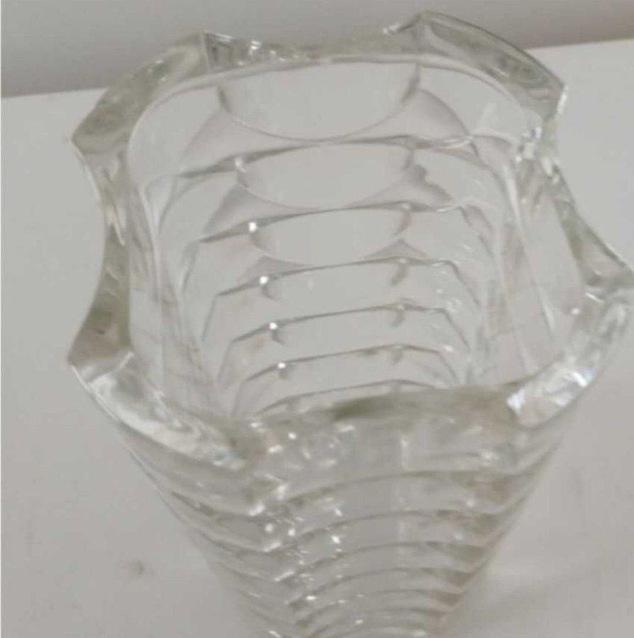 Vase Windsor en verre moulé