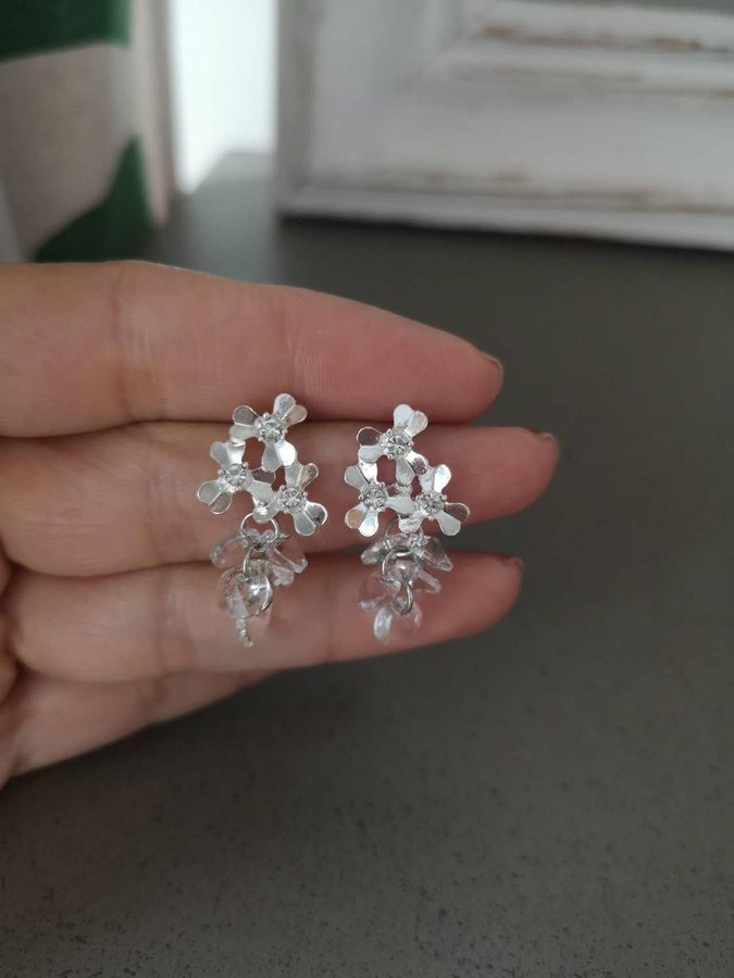 Silverpläterade örhängen med kristaller 925 silver stud