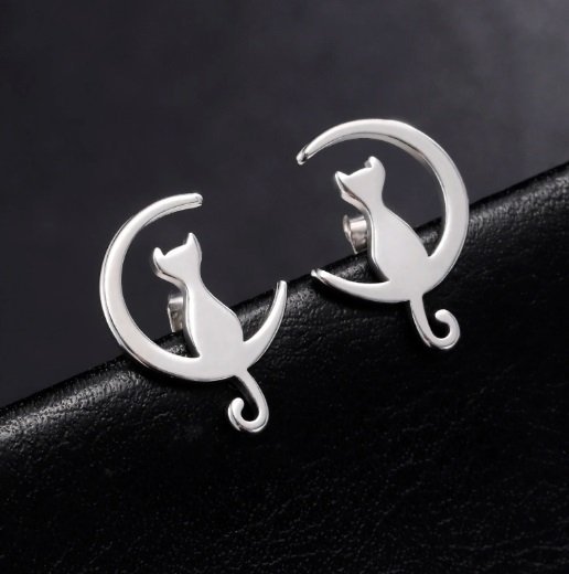 Fina stiftörhängen katt mån stål silverpläterade nickelfria moon  cat studs