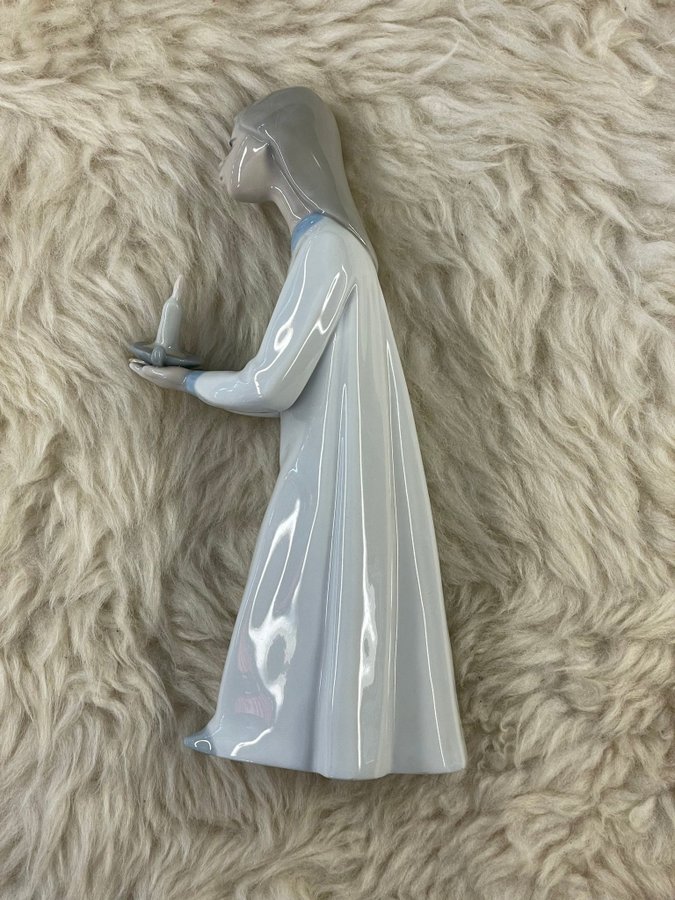 Lladro 4868 Vintage Porcelain Figurine " Girl with a Candle''