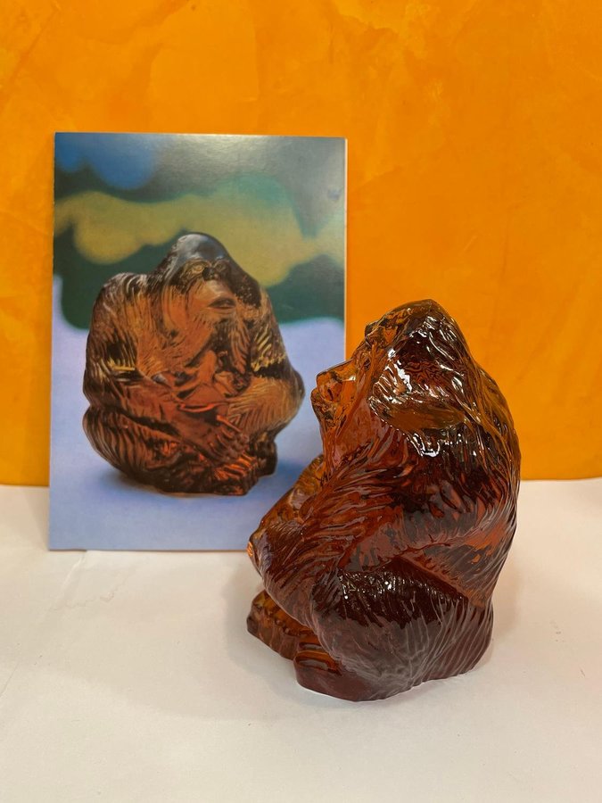 Kjell Engman Glasfigur Orangutang Signerad WWF Kosta Boda glasbruk 1979